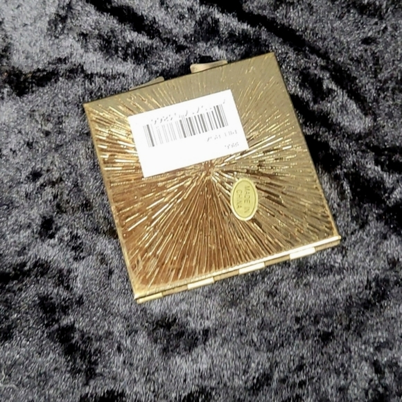 New Condition Vintage Floral Pattern and Gold Color Pill Box - Picture 5 of 5